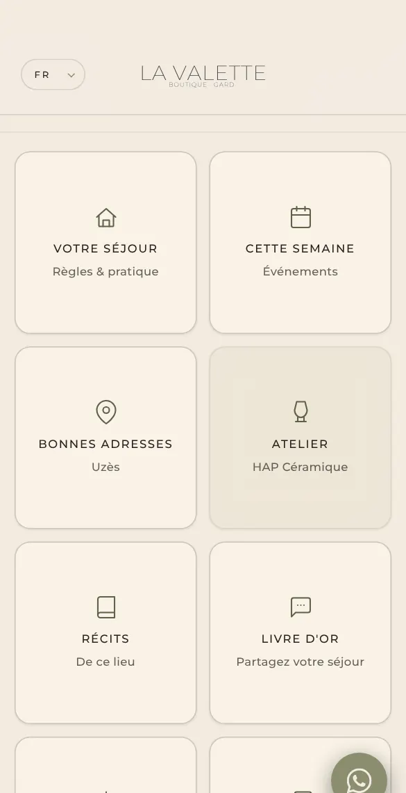 Le guide des hôtes sur un téléphone : tuiles pour votre séjour, la semaine, la météo, les bonnes adresses et plus