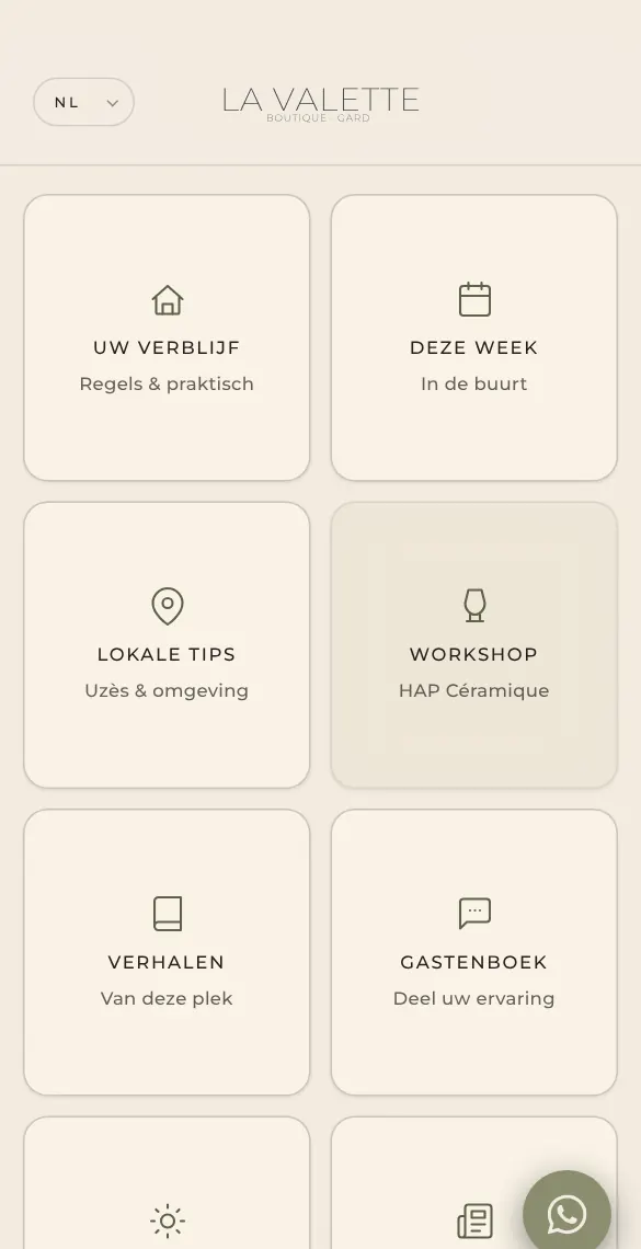 De gastengids op een telefoon: tegels voor uw verblijf, de week, het weer, lokale tips en meer
